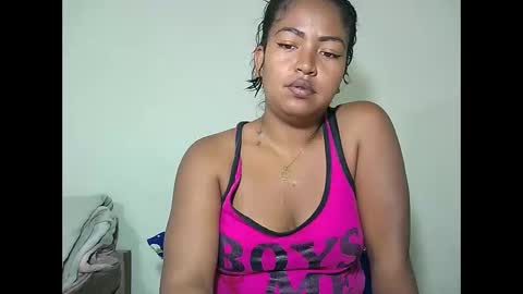 Snapshot of angelice33 chatting on 01-06-26, 05:44 angelice33 online show from 01-06-26, 05:44