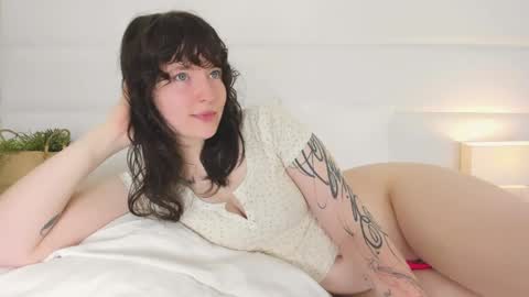 Snapshot of angelicmoon chatting on 05-17-26, 01:47 Angelic online show from 05-17-26, 01:47
