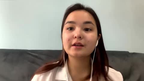 Kira is here now  help me get 50 thumbs up pls  online show from 03-25-26, 08:31