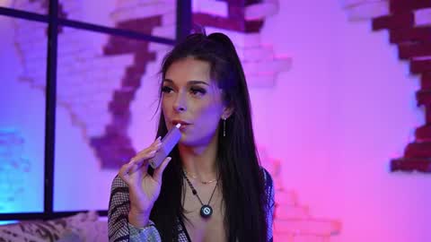 Snapshot of angelinagia chatting on 01-18-25, 01:19  Angelina  online show from 01-18-25, 01:19
