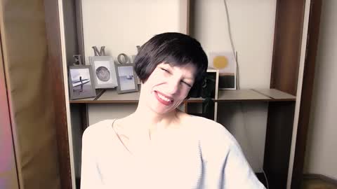 Angelina online show from 11-17-25, 08:09