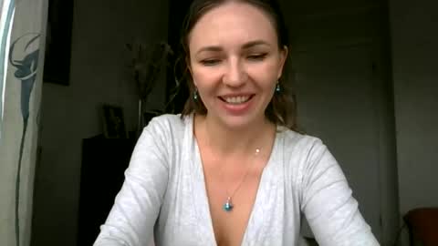 angelinalove28 online show from 10-08-25, 07:17