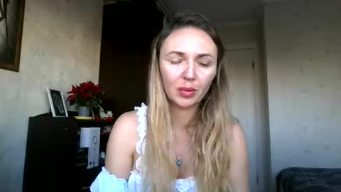 angelinalove28 online show from 11-24-25, 07:52