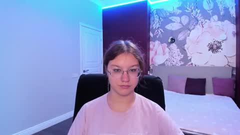 AngelinaLow online show from 09-17-25, 11:23