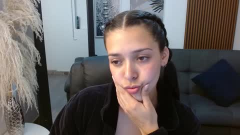 Snapshot of angeline_davies chatting on 02-24-25, 11:19 angeline_davies online show from 02-24-25, 11:19