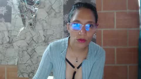 Snapshot of angelitaa_hot chatting on 02-17-25, 01:10 angela online show from 02-17-25, 01:10