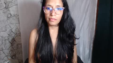Snapshot of angelitaa_hot chatting on 09-22-25, 04:58 angela online show from 09-22-25, 04:58