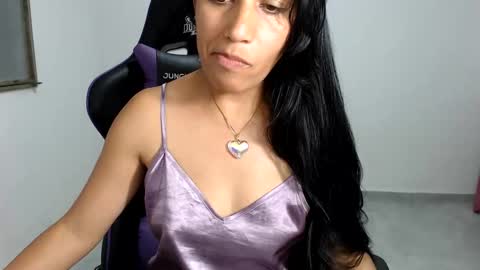 Snapshot of angelitaa_hot chatting on 05-29-26, 10:30 angela online show from 05-29-26, 10:30