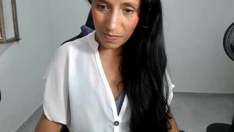 Snapshot of angelitaa_hot chatting on 06-04-26, 09:43 angela online show from 06-04-26, 09:43
