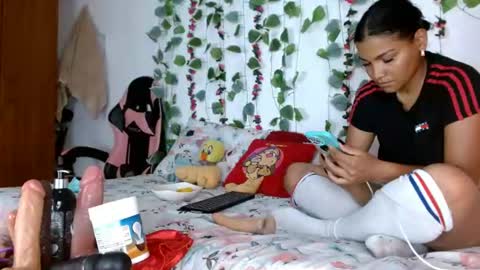 Snapshot of angelitanoir18 chatting on 06-26-26, 03:27 angelina online show from 06-26-26, 03:27