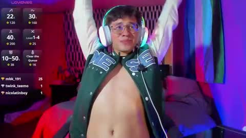 Snapshot of angelito18_twink chatting on 06-13-26, 06:55 Angel online show from 06-13-26, 06:55