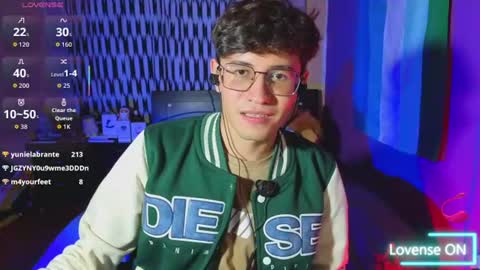 Snapshot of angelito18_twink chatting on 06-22-26, 03:25 Angel online show from 06-22-26, 03:25