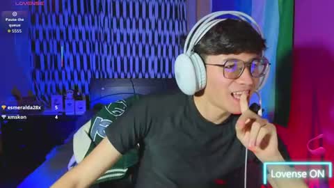 Snapshot of angelito18_twink chatting on 06-26-26, 02:05 Angel online show from 06-26-26, 02:05