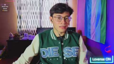 Snapshot of angelito18_twink chatting on 06-30-26, 04:41 Angel online show from 06-30-26, 04:41