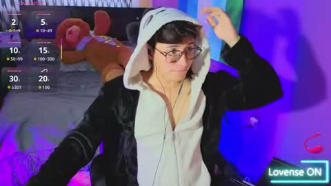 Snapshot of angelito18_twink chatting on 07-06-26, 01:52 Angel online show from 07-06-26, 01:52
