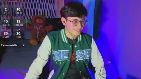 Snapshot of angelito18_twink chatting on 07-07-26, 11:42 Angel online show from 07-07-26, 11:42