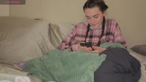 Snapshot of angelknight22 chatting on 04-04-26, 02:36 angelknight22 online show from 04-04-26, 02:36