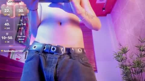 Snapshot of angell__dustt chatting on 10-03-25, 04:31 Angell Dust online show from 10-03-25, 04:31