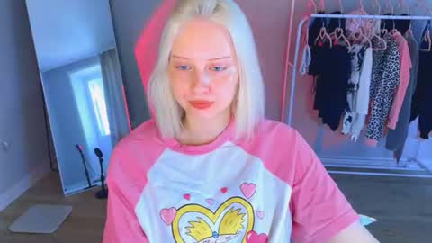 Snapshot of angellisss chatting on 07-14-26, 08:41 Cutie online show from 07-14-26, 08:41