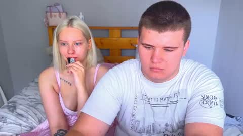 Snapshot of angellisss chatting on 07-25-26, 04:43 Cutie online show from 07-25-26, 04:43