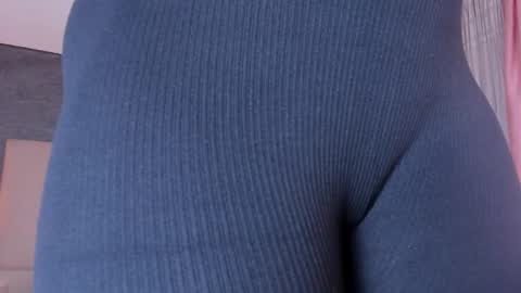 Angela online show from 09-18-25, 12:40