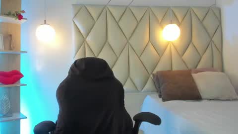 ANGIE online show from 06-11-26, 01:42