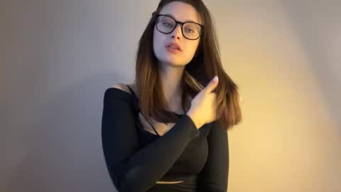 Snapshot of angelwhisper56 chatting on 10-07-25, 10:56 Lisa online show from 10-07-25, 10:56