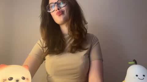 Snapshot of angelwhisper56 chatting on 10-22-25, 12:27 Lisa online show from 10-22-25, 12:27