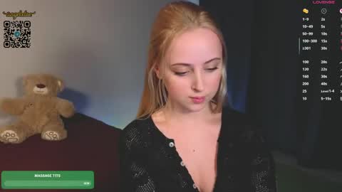 Snapshot of angelxloe chatting on 05-20-26, 02:40 Im Chloe i do FLASH BOOBS for new fan club online show from 05-20-26, 02:40
