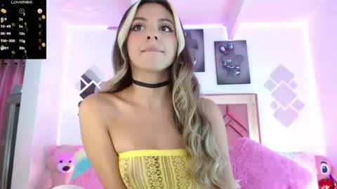 Snapshot of angely_18 chatting on 06-10-26, 07:57 Angely online show from 06-10-26, 07:57