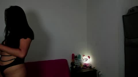 Snapshot of angielee01 chatting on 05-30-26, 12:13 Angie y Andres online show from 05-30-26, 12:13