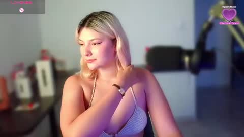 Snapshot of ania_mml chatting on 07-27-26, 11:01 Ania online show from 07-27-26, 11:01