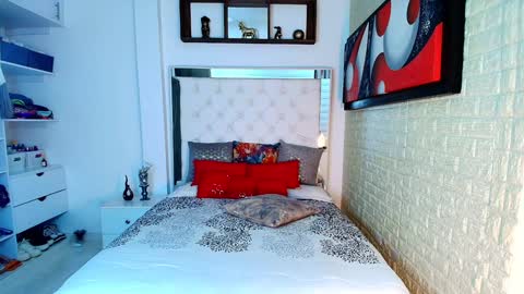 laura  online show from 11-06-25, 07:26