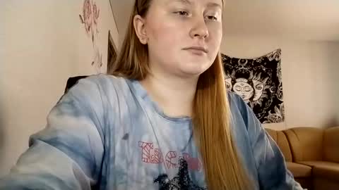 Snapshot of anika_lipps chatting on 09-18-25, 12:07 Anika online show from 09-18-25, 12:07