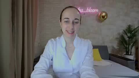 anikabloom online show from 02-17-25, 11:09