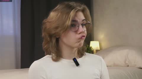 AnishaVivo online show from 04-06-26, 12:06