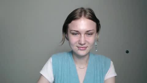 Snapshot of anisiaaa_lovesyou chatting on 09-20-25, 08:10 Anisia online show from 09-20-25, 08:10