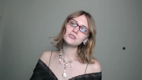 Snapshot of anisiaaa_lovesyou chatting on 10-04-25, 03:43 Anisia online show from 10-04-25, 03:43