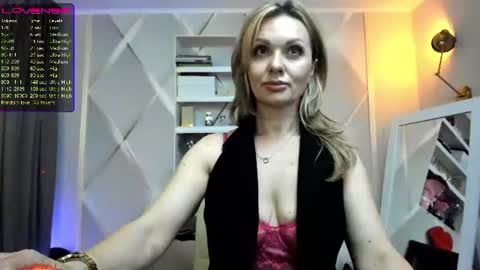 Snapshot of anita_forever chatting on 06-19-26, 09:18 Anita online show from 06-19-26, 09:18