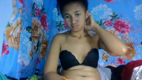 Snapshot of anitaazzh chatting on 06-19-26, 05:45 anitaazzh online show from 06-19-26, 05:45