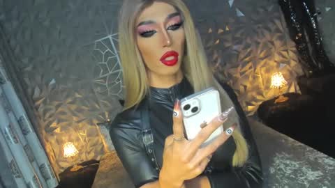 Snapshot of anitacruisze chatting on 01-09-25, 05:22 Miss Ann online show from 01-09-25, 05:22