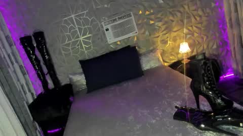 Snapshot of anitacruisze chatting on 01-16-25, 10:44 Miss Ann online show from 01-16-25, 10:44