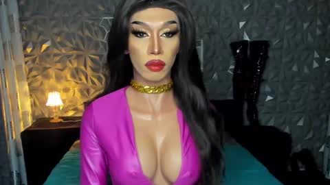 Snapshot of anitacruisze chatting on 01-25-25, 09:46 Miss Ann online show from 01-25-25, 09:46