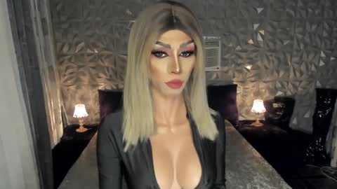 Snapshot of anitacruisze chatting on 02-21-25, 11:01 Miss Ann online show from 02-21-25, 11:01