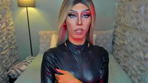 Snapshot of anitacruisze chatting on 03-09-25, 07:01 Miss Ann online show from 03-09-25, 07:01