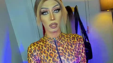 Snapshot of anitacruisze chatting on 09-16-25, 05:58 Miss Ann online show from 09-16-25, 05:58