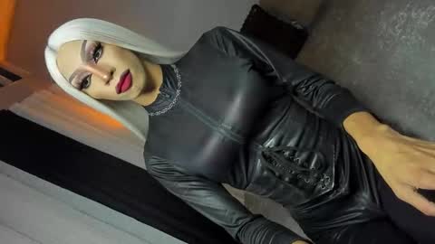 Snapshot of anitacruisze chatting on 11-22-25, 09:36 Miss Ann online show from 11-22-25, 09:36