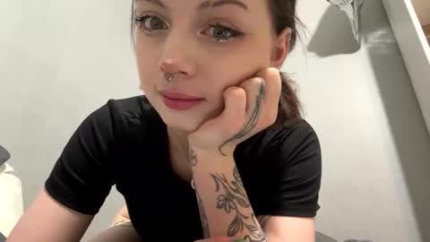 AnmiXHot online show from 10-24-25, 10:39