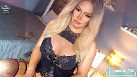 Snapshot of anna_mclaine chatting on 04-22-26, 10:11 Miss Anna online show from 04-22-26, 10:11