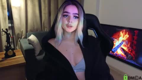 Snapshot of anna_nickol chatting on 02-07-25, 06:13 Anna online show from 02-07-25, 06:13